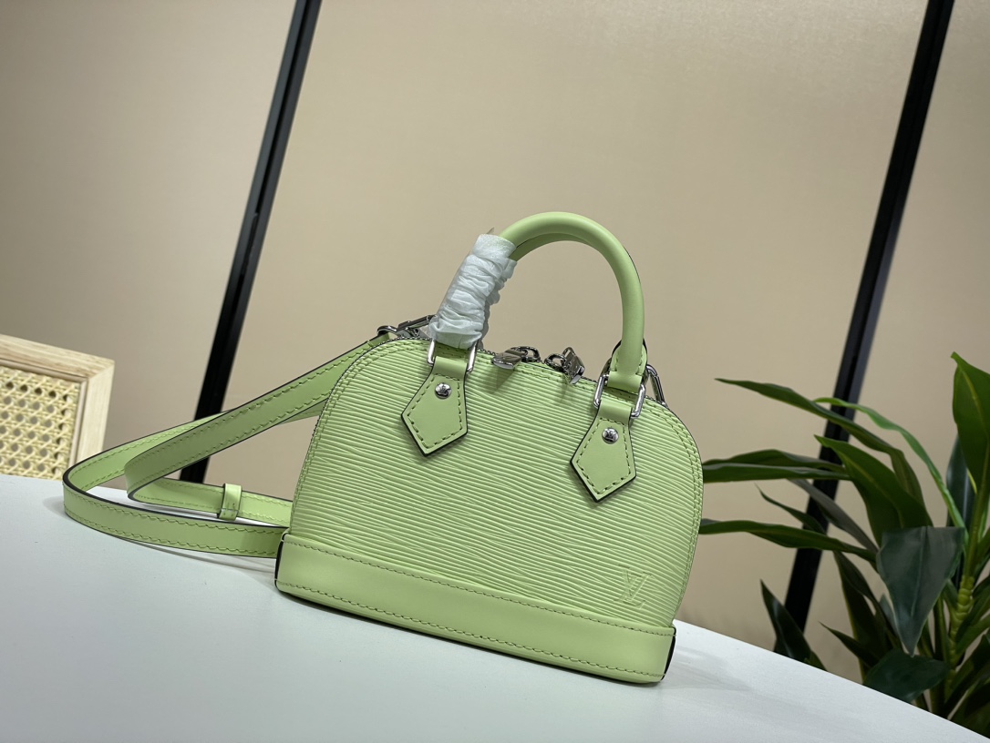 Louis Vuitton LV Nano Alma is officially selling M82403 grass green (water rippled cowhide)