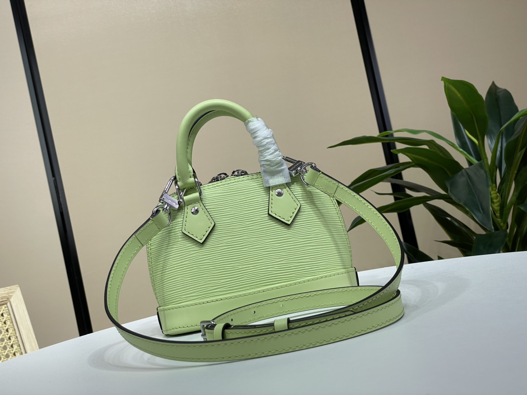 Louis Vuitton LV Nano Alma is officially selling M82403 grass green (water rippled cowhide)