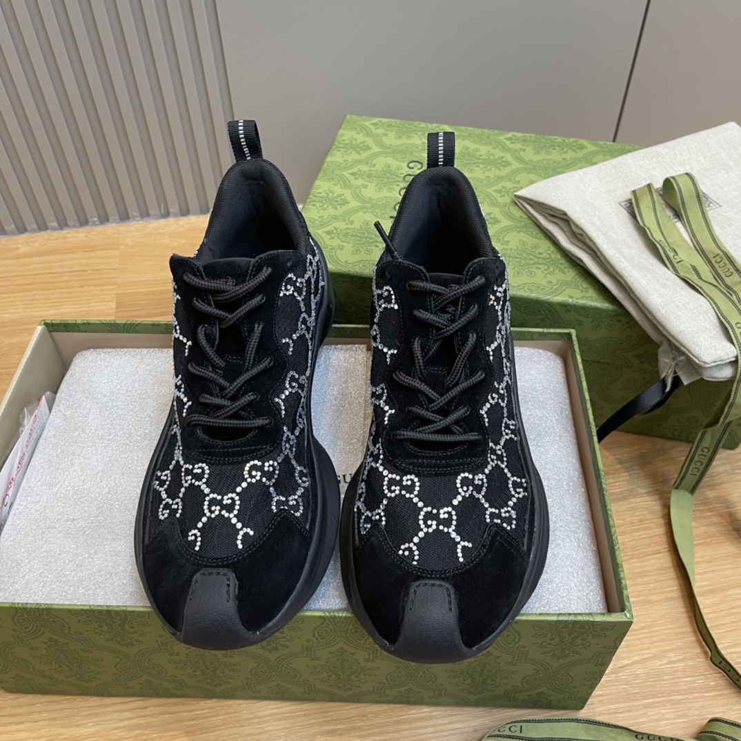GUCCI Run sneakers noir en mesh cristal GG modèle couple