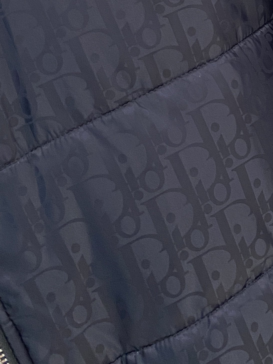 迪奥2023新品棉服夹克外套时尚帅气简约百搭款袖口刺绣装饰字母logo定制原版面料不仅挺括保持潮流的廓形