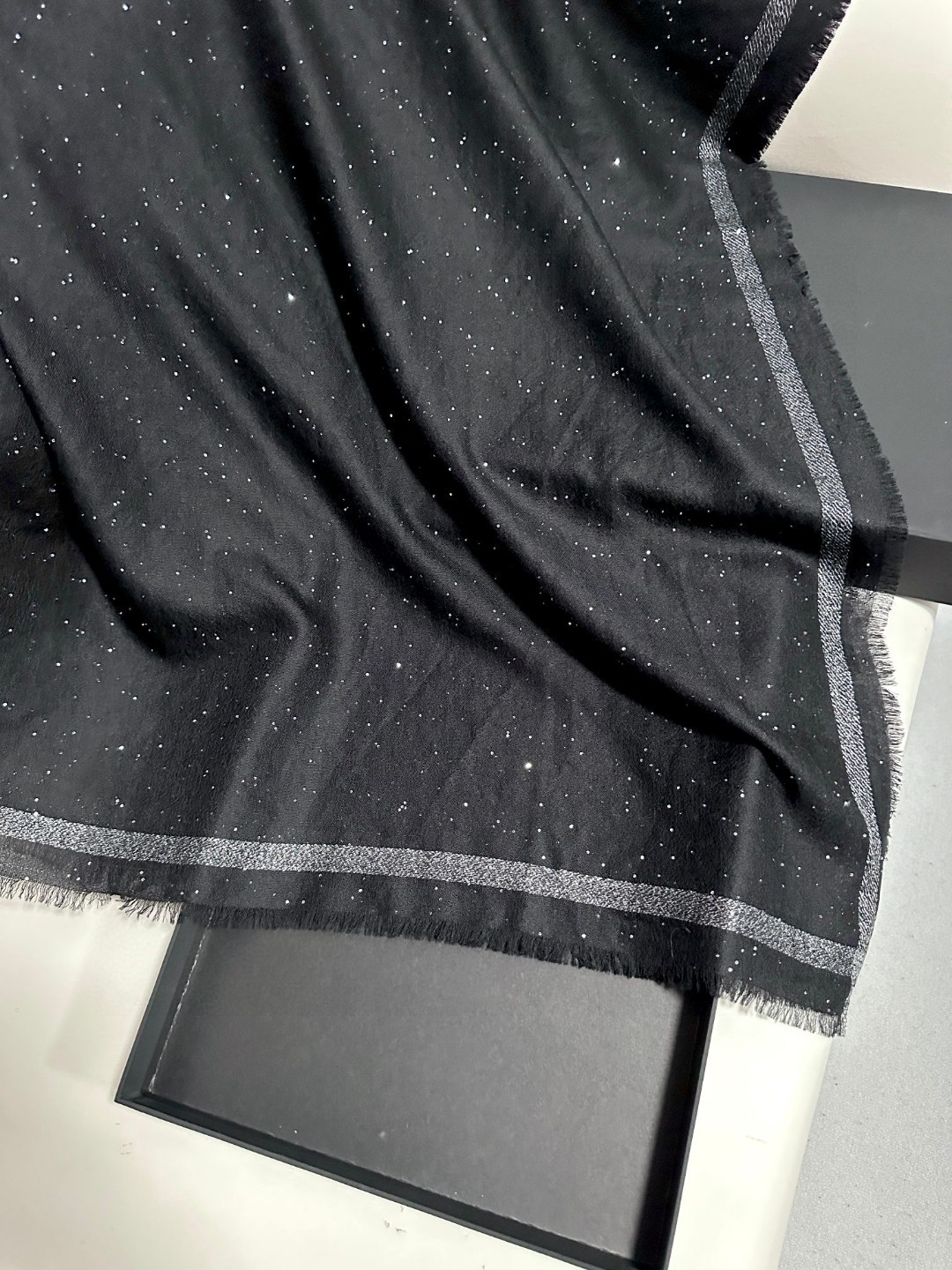 CHANEL 超细羊毛羊绒纱线围巾