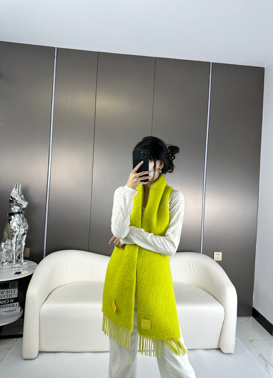 LOEWE 新款马海毛胸针围巾
