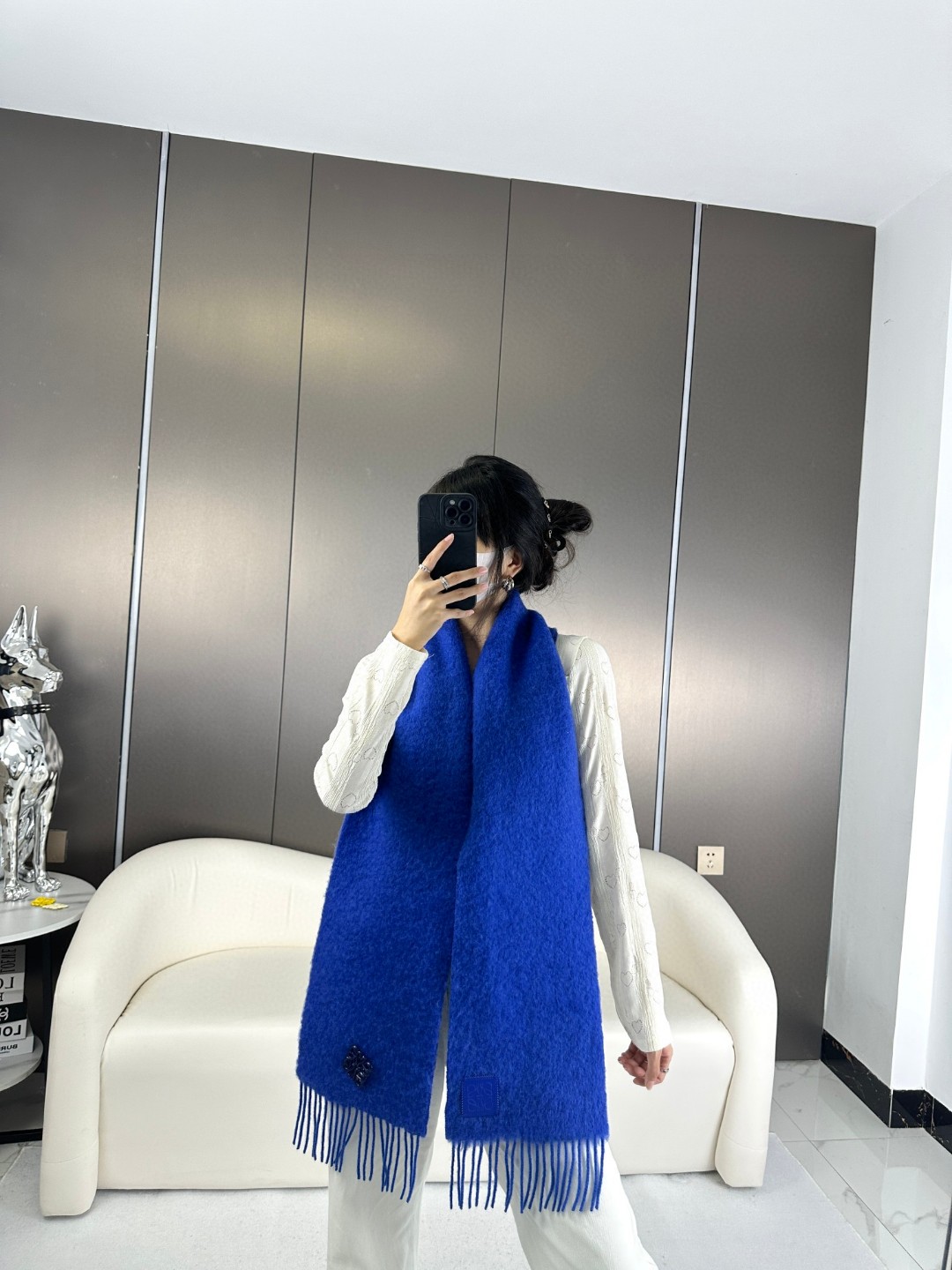 LOEWE 新款马海毛胸针围巾