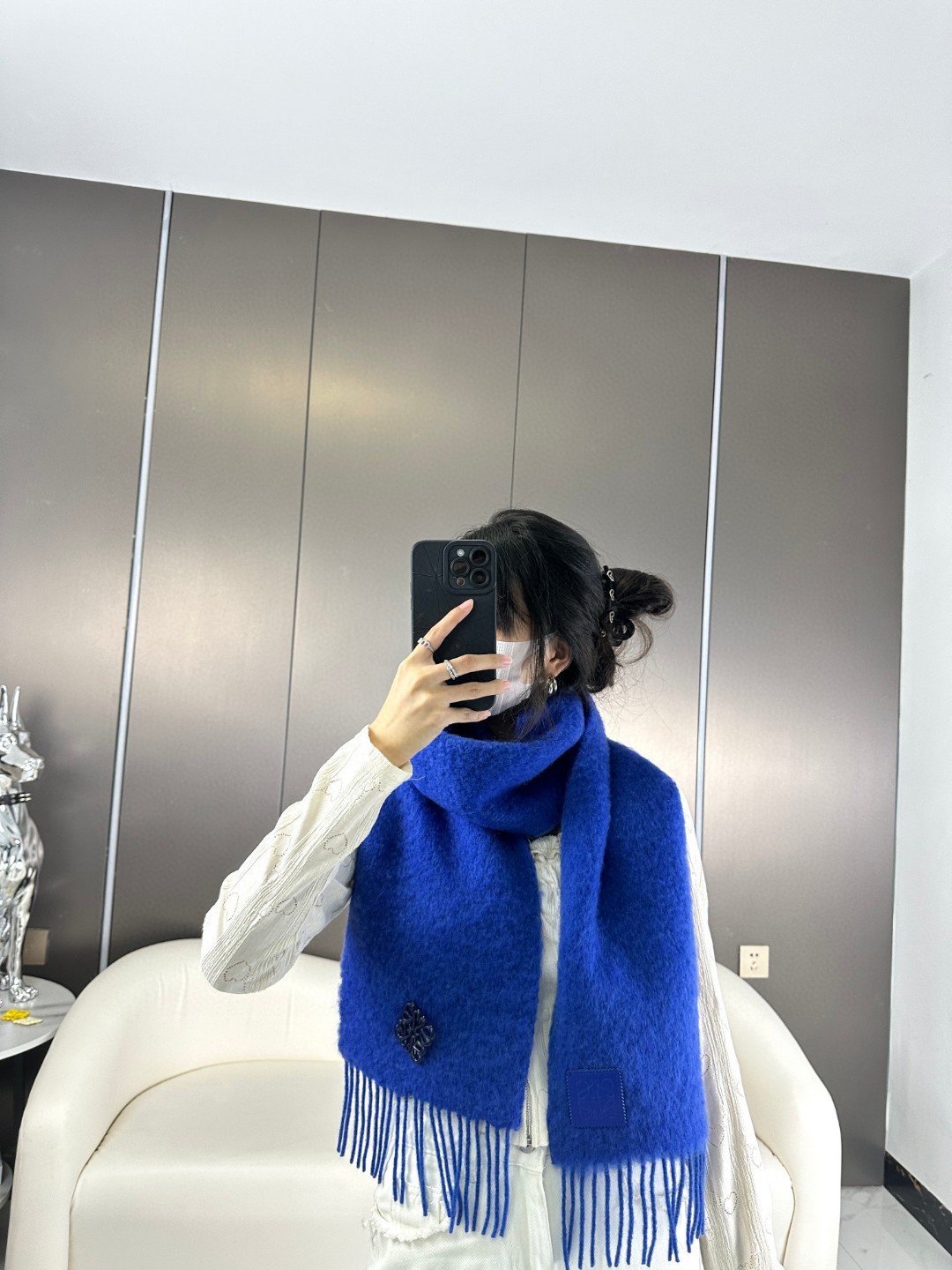 LOEWE 新款马海毛胸针围巾