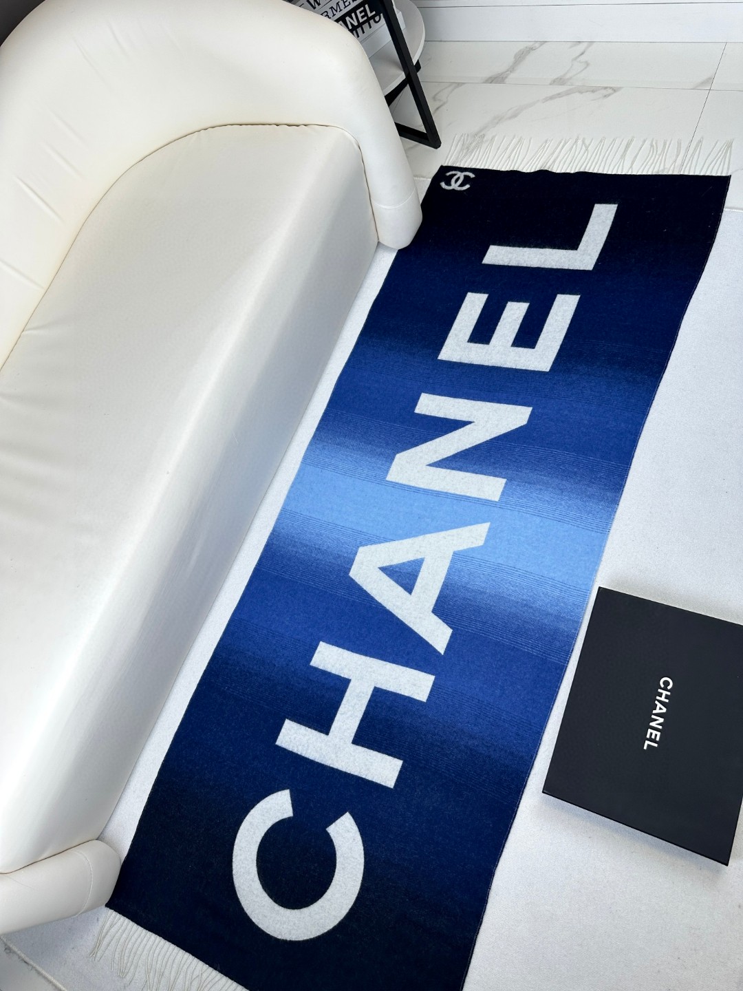 CHANEL 渐变双面围巾披肩
