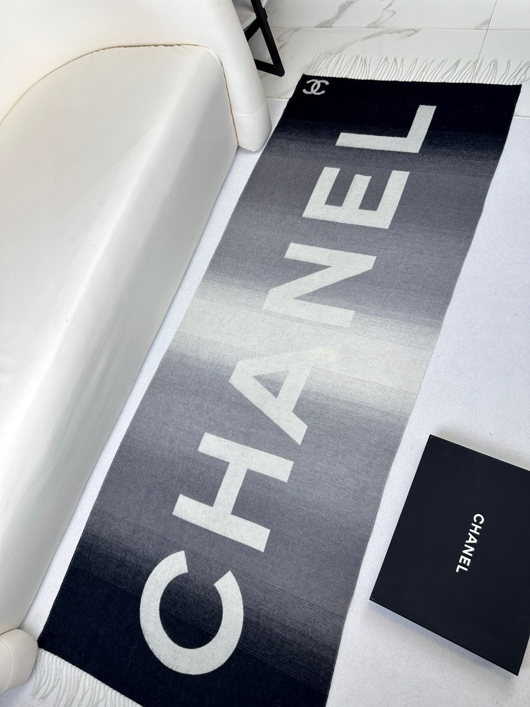 CHANEL 渐变双面围巾披肩
