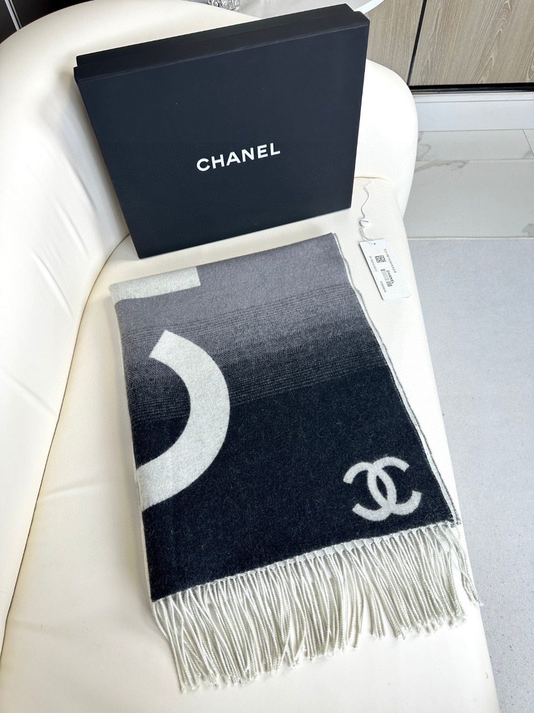 CHANEL 渐变双面围巾披肩