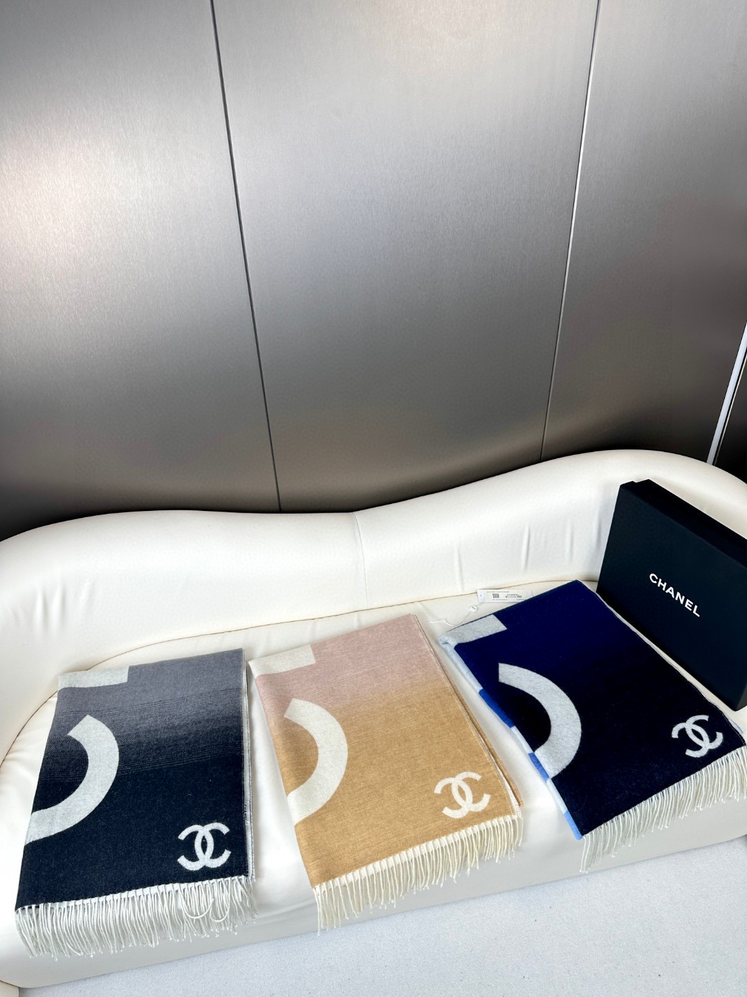 CHANEL 渐变双面围巾披肩