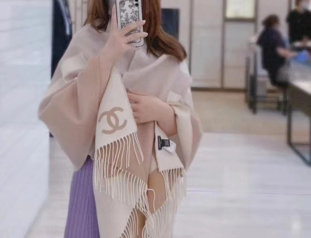 CHANEL 渐变双面围巾披肩