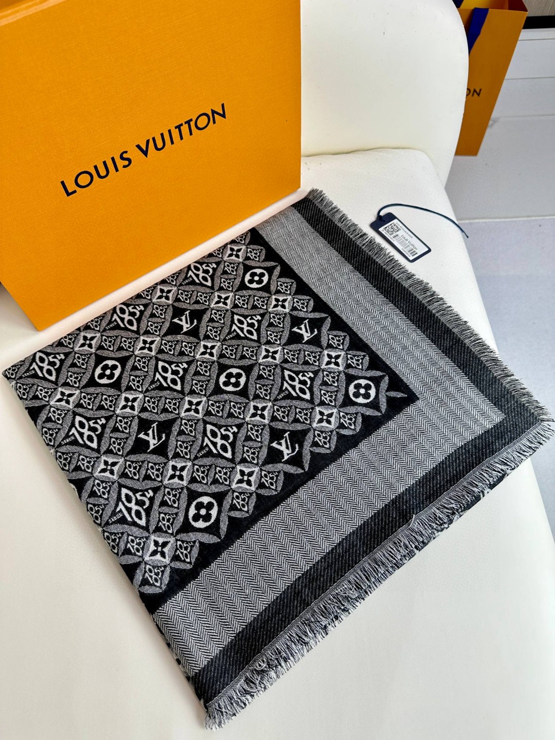 LV 2023年新款1854羊绒方巾