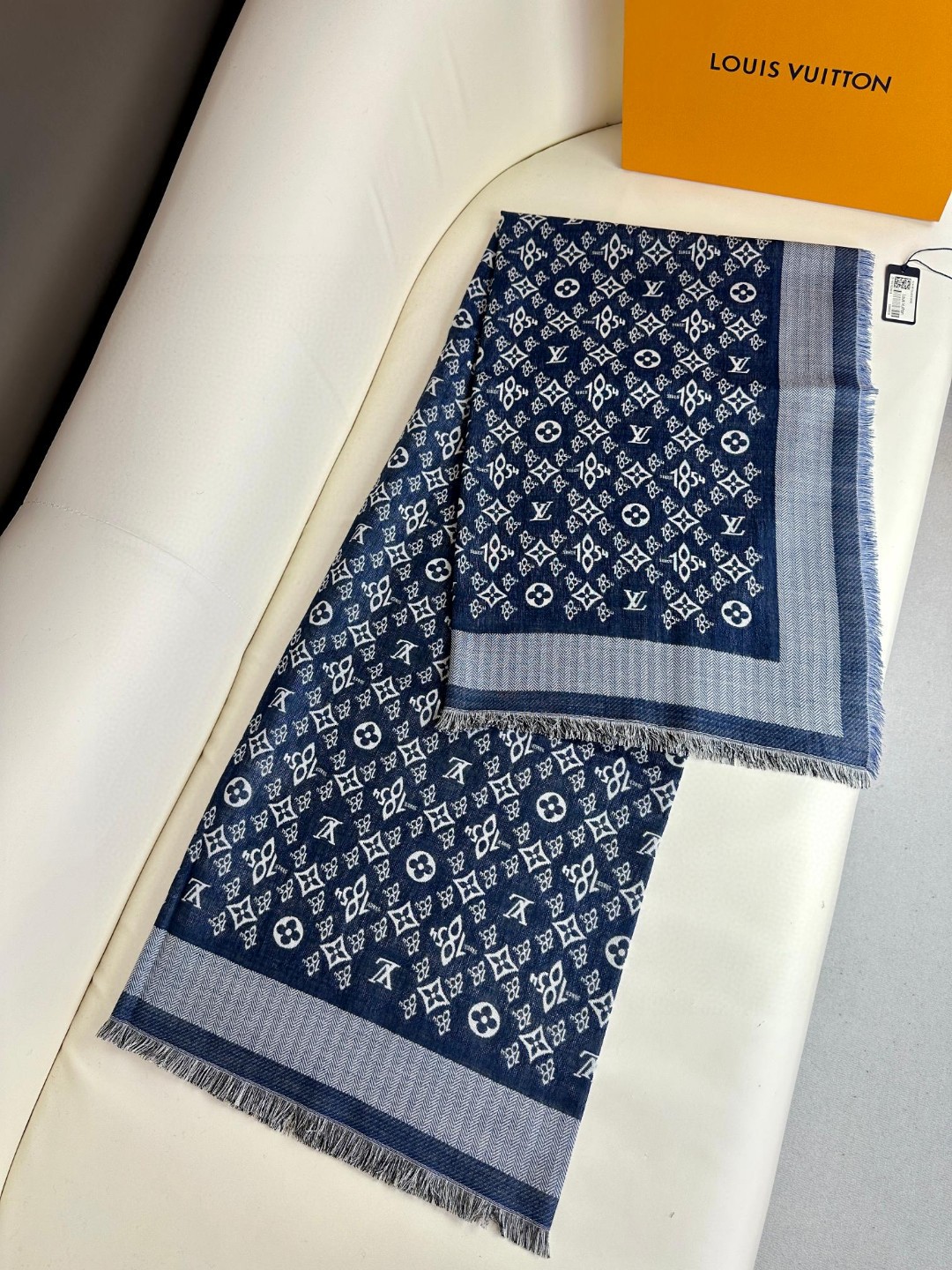 LV 2023年新款1854羊绒方巾