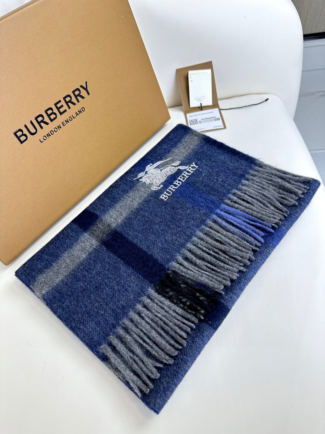 Burberry博柏利 战马格纹 情侣款 羊绒围巾