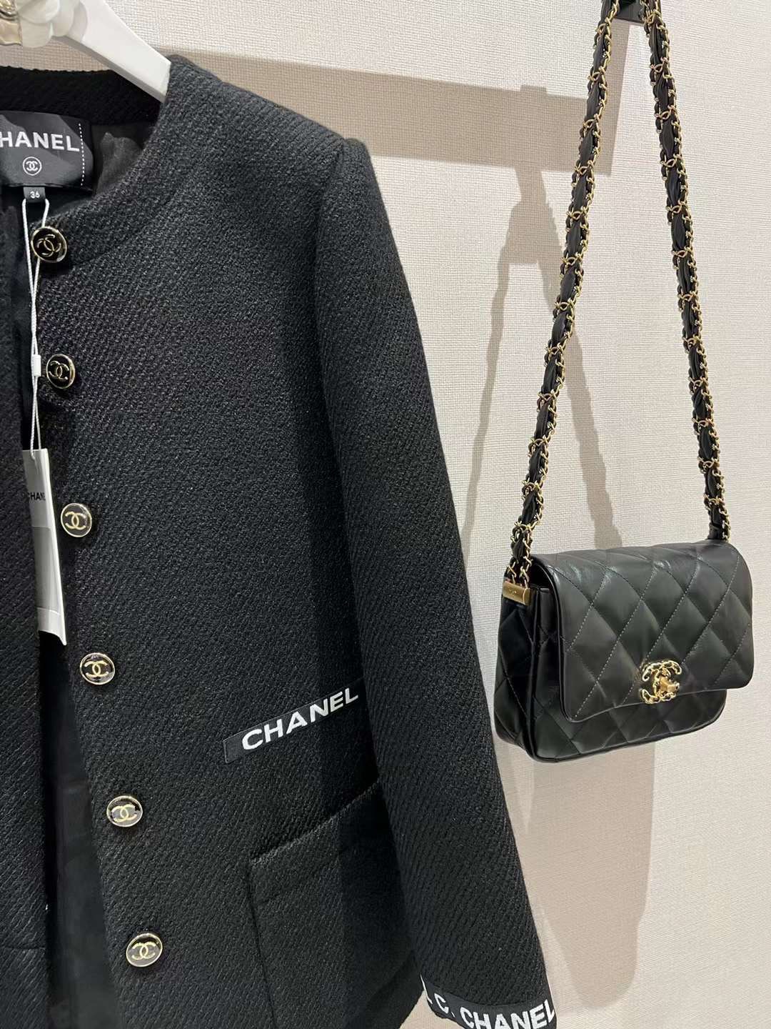 CHANEL 23K pleated wide chain 19mini small fragrant tofu buns pleated cowhide! matte texture