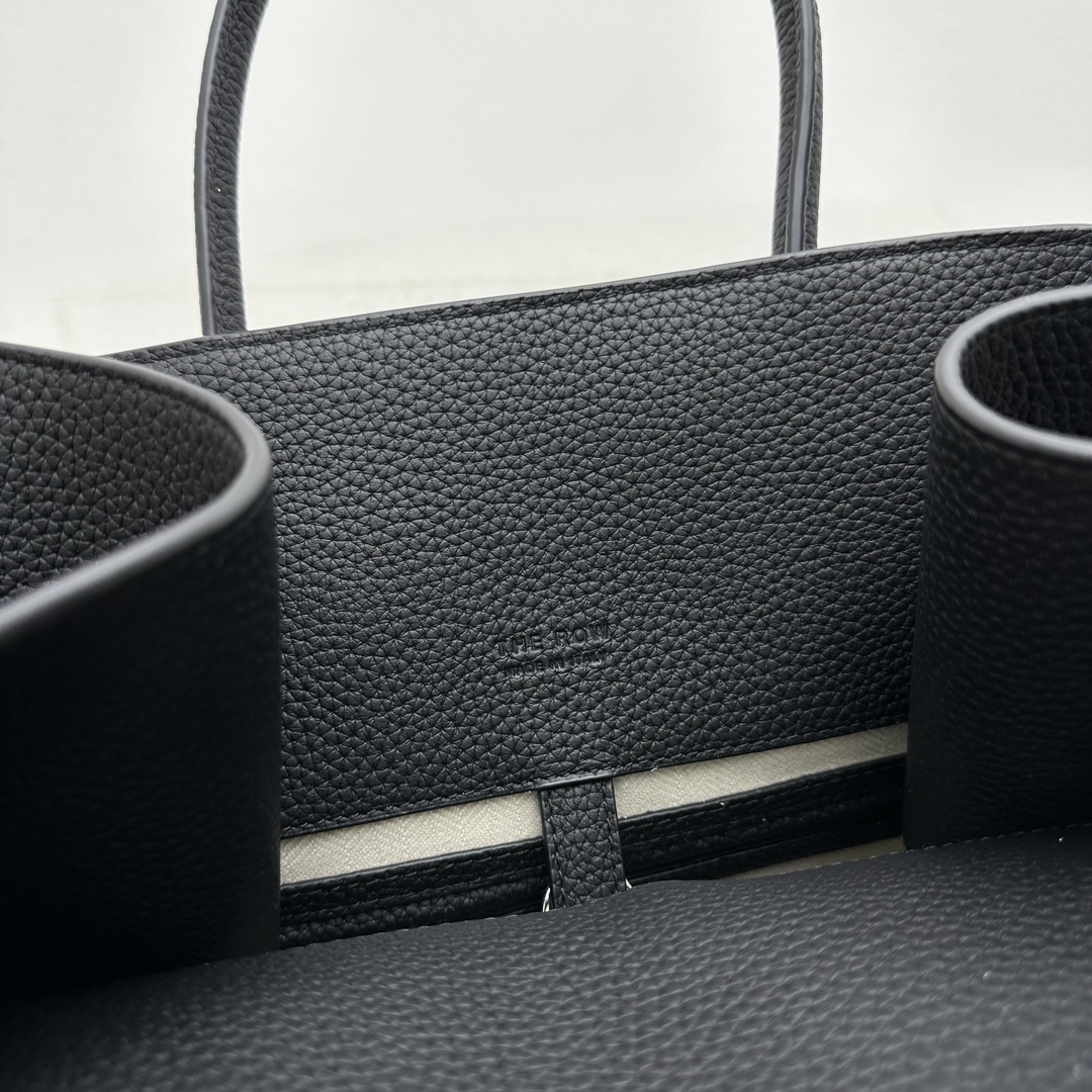 中号荔枝黑银Margaux15系列品牌在极简设计上的功力线条干净尽管没有什么logo印花的加持但整体高级