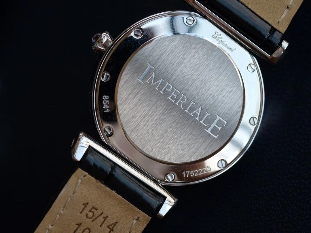 NO:390022,There are no blind spots in detail, and each picture can be enlarged. I dare to take it so clearly because this is exactly the same thing as the cabinet, sapphire glass, double-sided coating, wear-resistant and scratch-resistant, the handle on the side is made of tourmaline material, and the color is transparent. The entire case includes a set of seven pieces, each piece is carved from CNC.19860909度无死角的细节,每张图片都可以放大看,我敢拍的如此清晰是因为这就是柜子完全一样的东西,蓝宝石的玻璃,双面镀膜,耐磨耐刮,侧面的把头是碧玺材质,颜色通透,整个表壳包括七件套,每一件都是cnc精雕出来的,,Watch