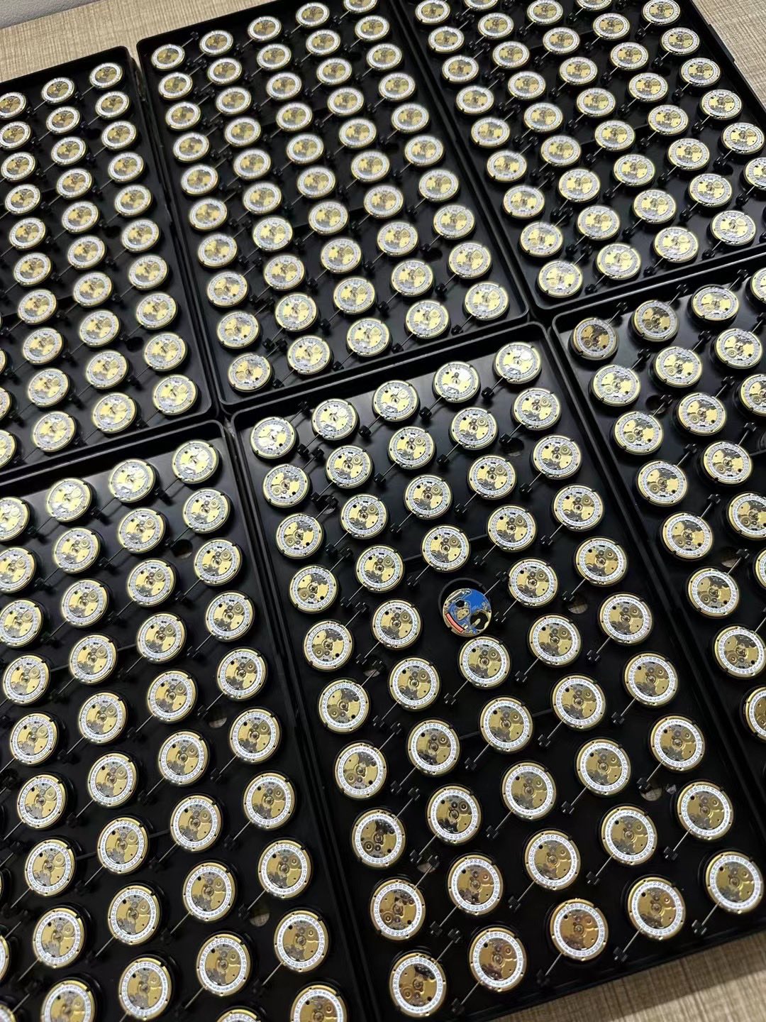 NO:390027,The movements are all original Swiss eta956.112, the most stable quartz machine.19860909机芯都是瑞士原装的eta956.112,最稳定的石英机,,Watch