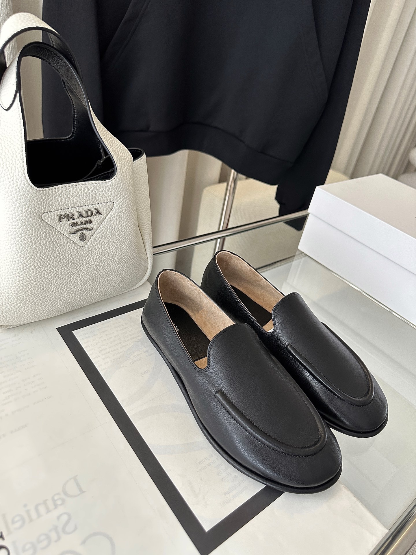 The Row Canal collection, agneau, bout rond, mocassins plats, achat original, niveau personnal shopping, agneau importé qualité A