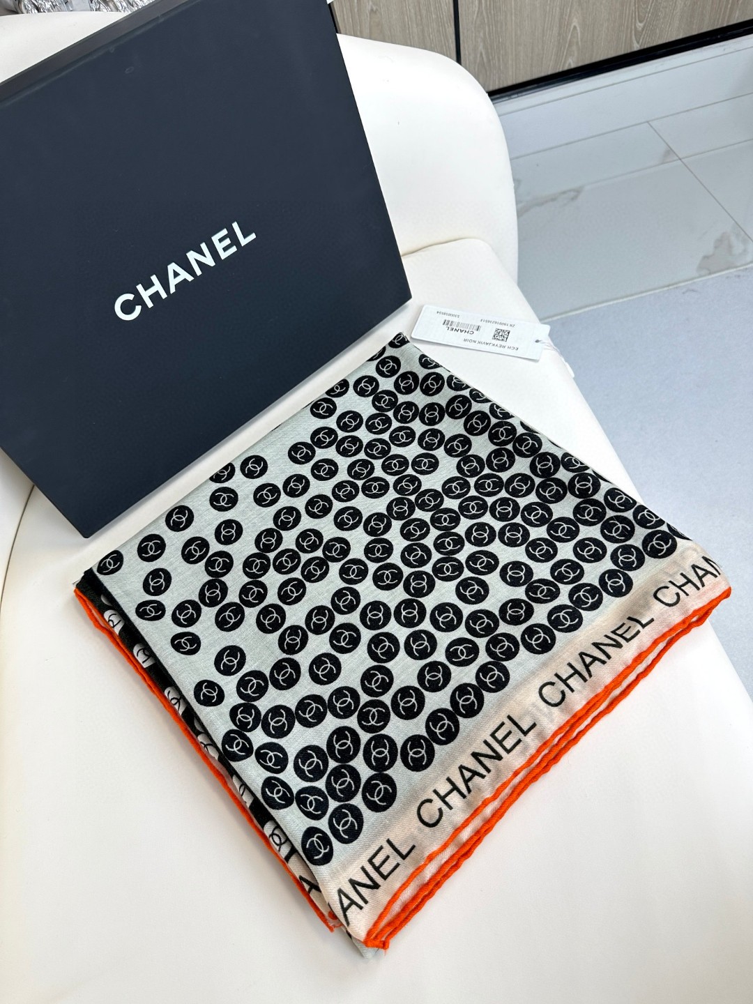 CHANEL 《元气泡泡》山羊绒围巾