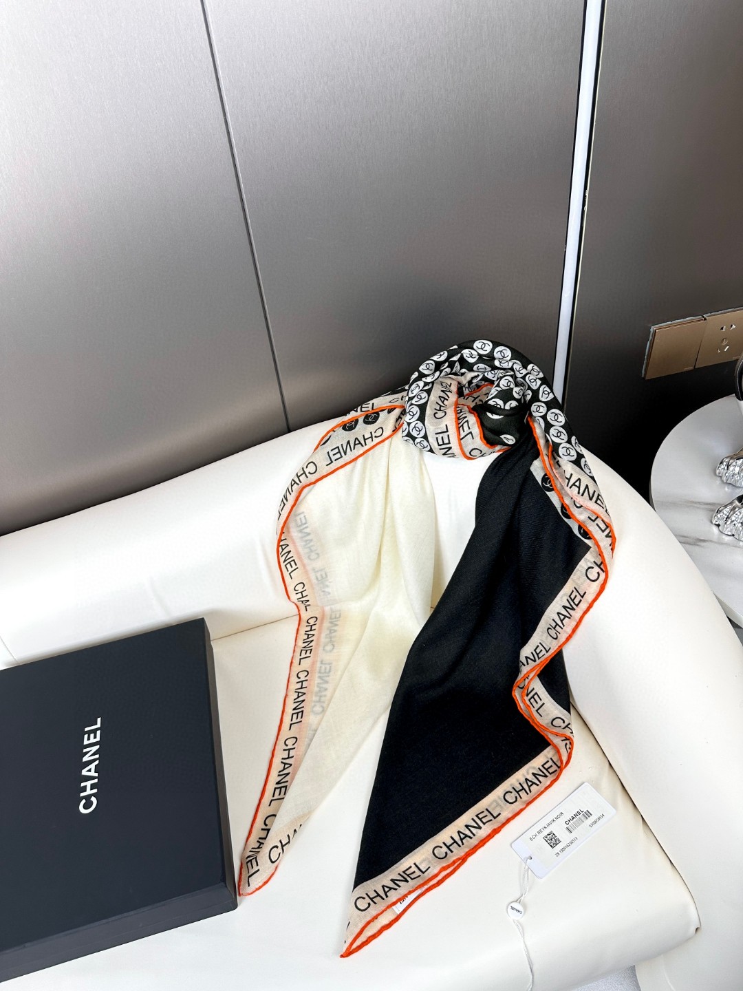 CHANEL 《元气泡泡》山羊绒围巾