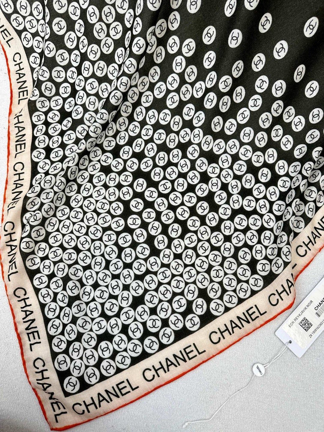 CHANEL 《元气泡泡》山羊绒围巾