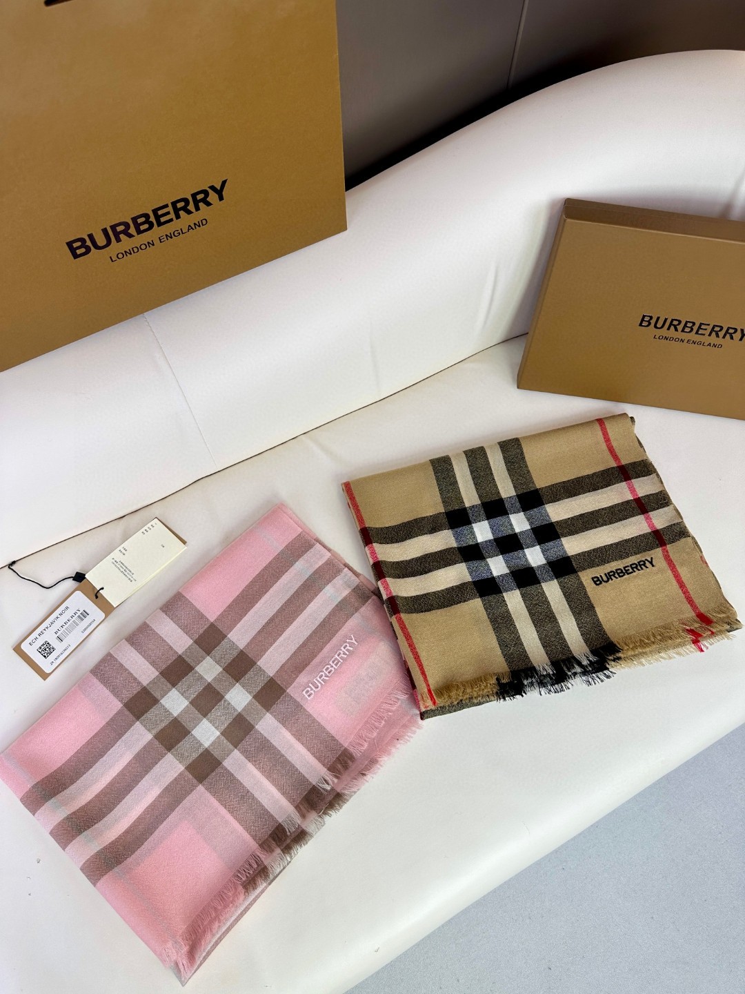 Burberry博柏利 最新经典混纺系列 英伦格纹山羊绒围巾