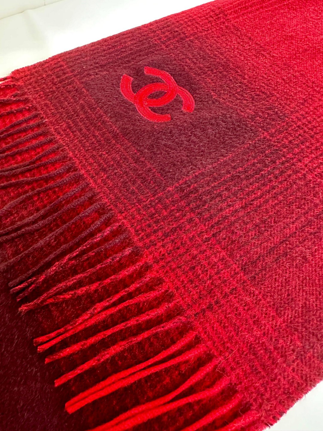 CHANEL 2023新款渐变色 细羊绒围巾