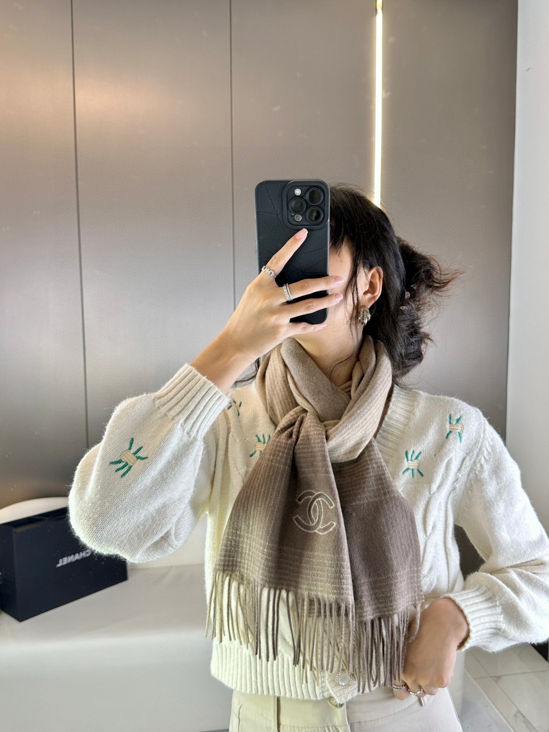 CHANEL 2023新款渐变色 细羊绒围巾