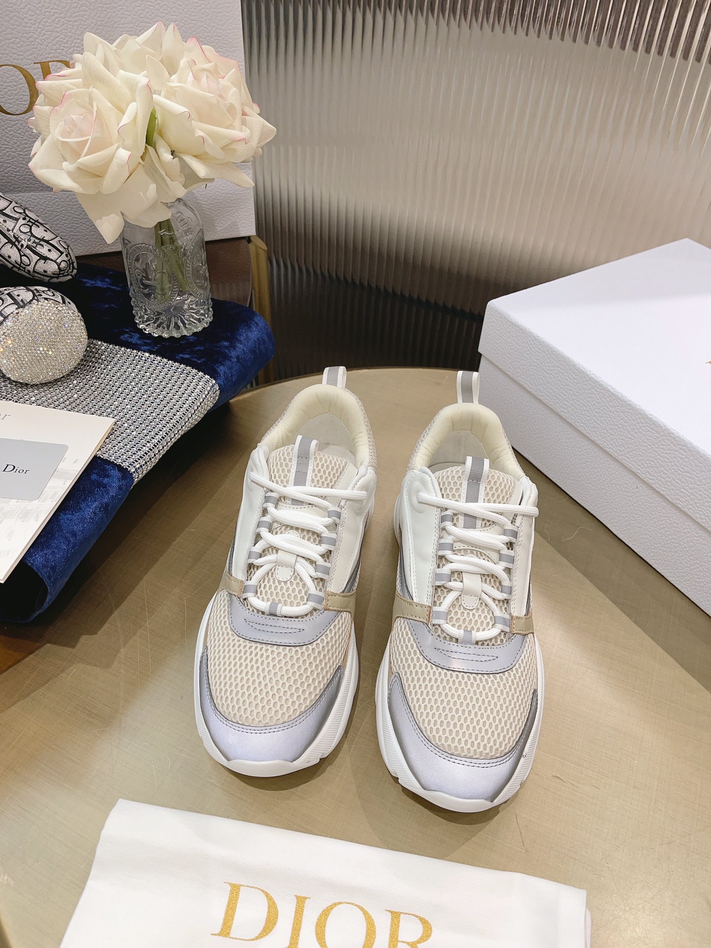 NO:417783,Dior latest hits, couples, casual, sports shoes, dad shoes, running shoes, original purchase and development, making goods, the latest super light jogging shoes, another fashion artifact, perfectly integrated into life, light and comfortable, creating a sports-style couple outfit!  The design of this item draws inspiration from the sports world, and refines the interpretation through the perspective of D-home, ingeniously incorporates the details of the brand logo. Complex color-blocking craftsmanship streamlined sports shoes. Increases height and comfort. The more you look, the more you look, the unique charm. Customized fabrics, various leather mesh patchwork, inner breathable mesh fabric, original model opening ultra-light MD combination rubber sole Size: Women's model 35-40 / Men's model 39-45.46.47.48 Customized, casual shoes/sports, dior, dior, dior, sneakers19860909Dior 迪奥 最新爆款 情侣款 休闲 运动鞋 老爹鞋 跑鞋 原版购入开发 做货 最新款超轻慢跑鞋 又是时尚神器一枚 完美融入生活,轻盈舒适,打造运动风情侣穿搭！这一单品的设计从运动世界中汲取灵感,透过D家视角焕新演绎,匠心融入醒目的品牌标识细节 复杂拼色工艺流线型运动鞋 增高舒适 越看越耐看 独特的魅力. 面料定制各种皮面网布拼接 内里透气网布 鞋底原版开模超轻MD组合橡胶底 Size: 女款35-40 / 男款39-45.46.47.48订制,休闲鞋/运动鞋,dior,dior,dior,sneakers,Women's Shoes