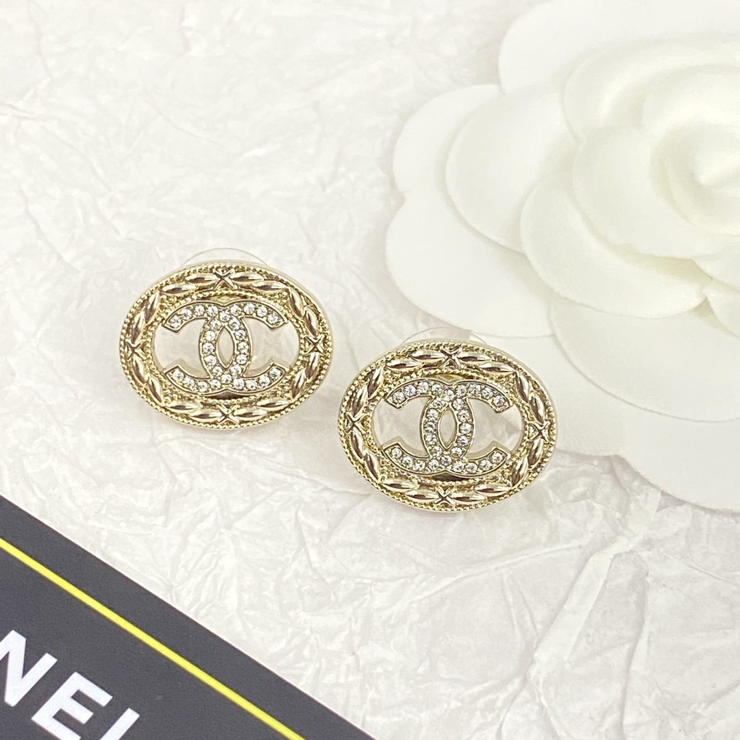 Chanel Flawless
 Jewelry Earring Gold Openwork