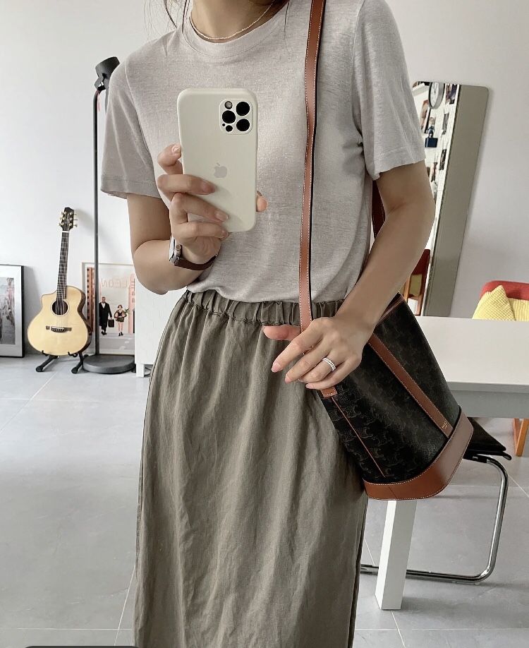 Celine bucket bag is versatile for commuting, so its no problem to buy it with your eyes closed ~