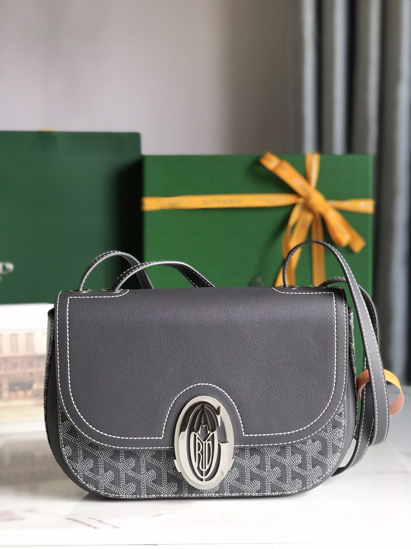 EYxLBBE
（戈雅）💕新品 GOYARD  SiLLxLBF lll 既保留了经典版的...