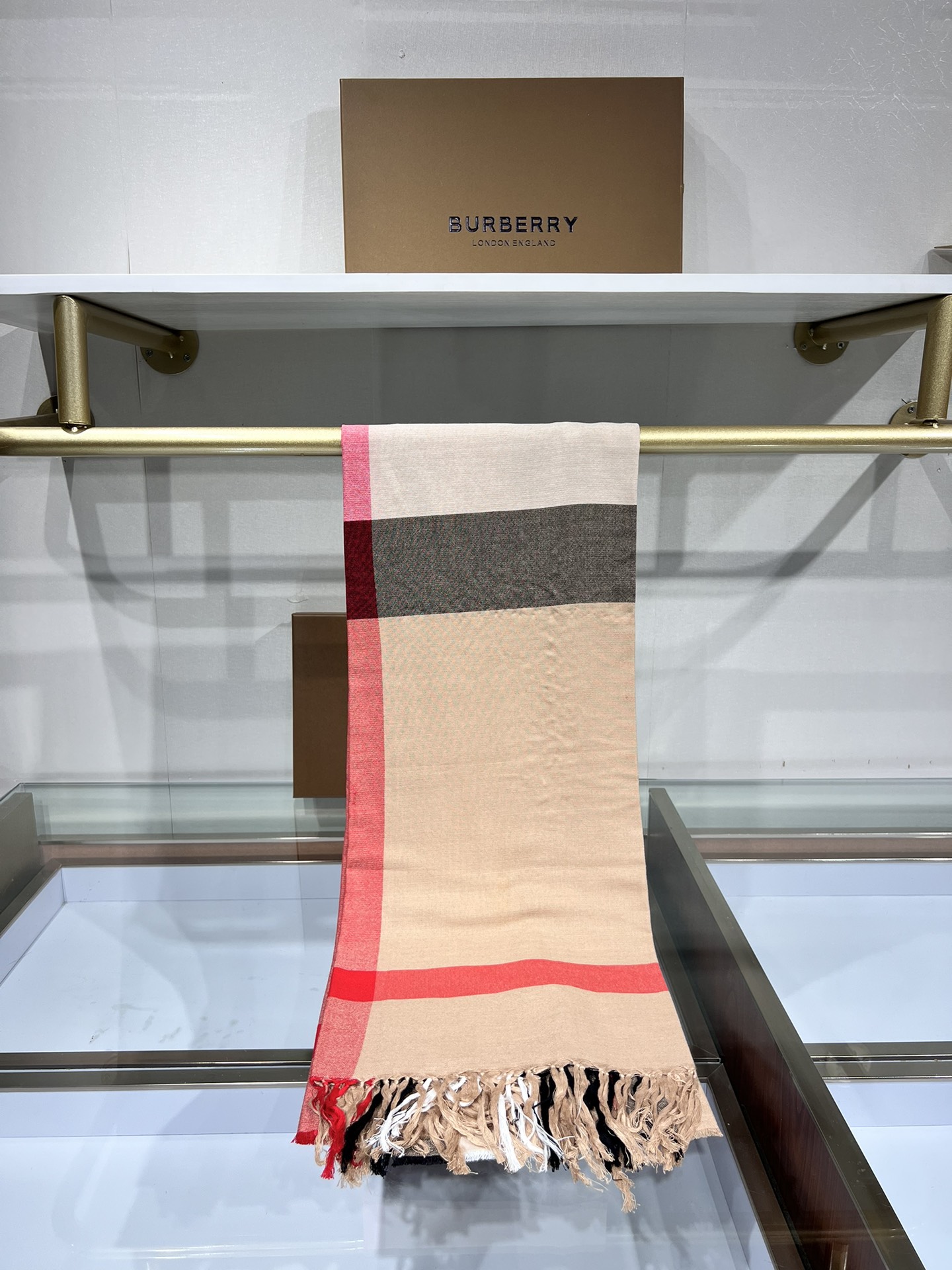 💟B家实拍！质感一级棒！！这也太好看了啊！经典丝毛混纺纱线！强烈推荐入手！上身非常轻盈！秋天新品装饰！冬