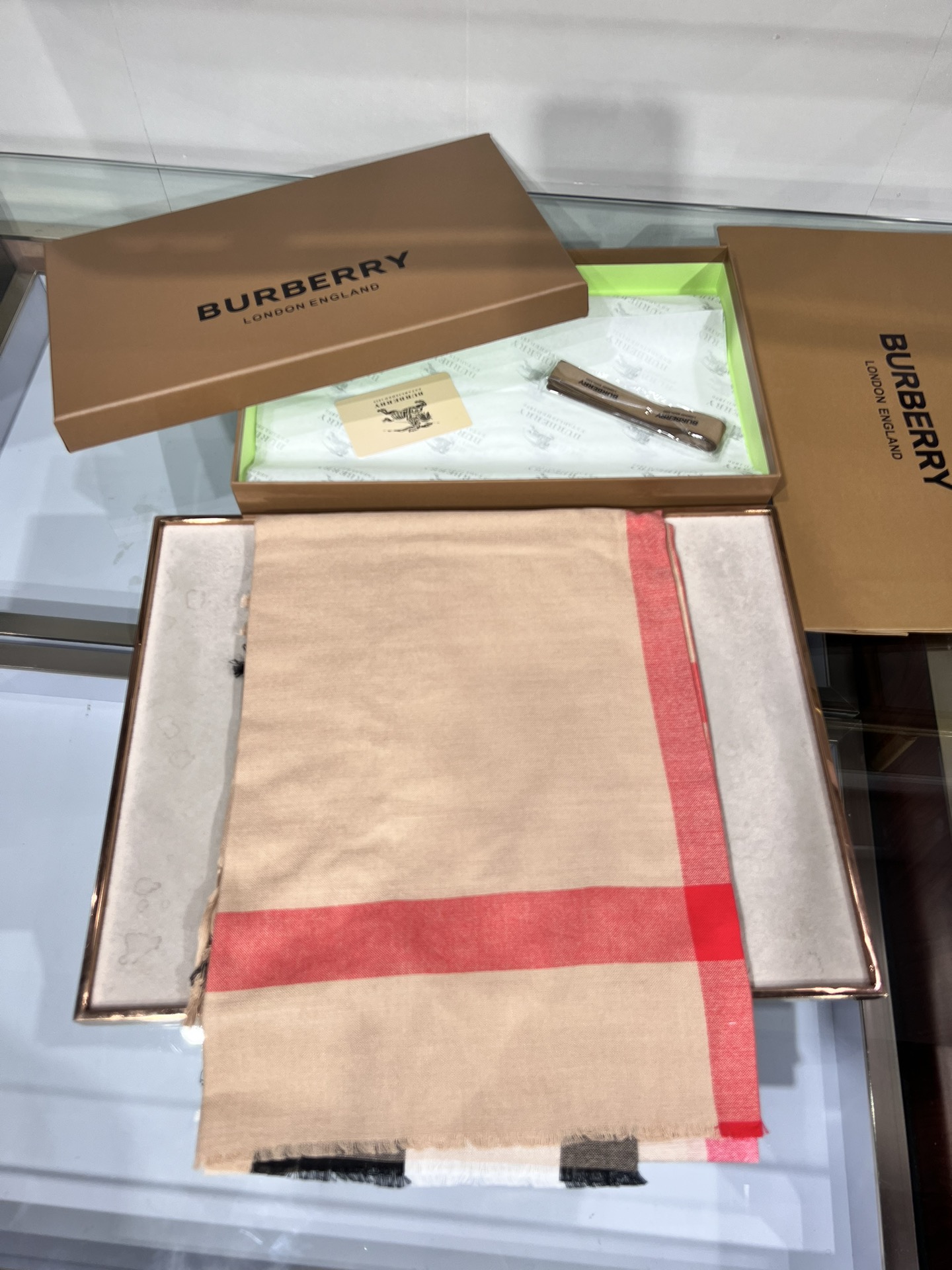 💟B家实拍！质感一级棒！！这也太好看了啊！经典丝毛混纺纱线！强烈推荐入手！上身非常轻盈！秋天新品装饰！冬