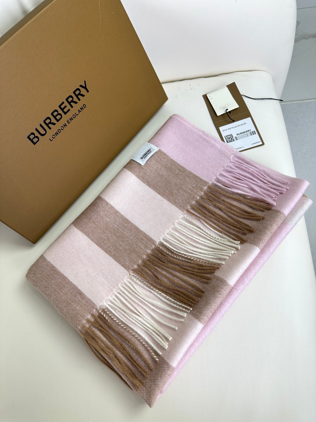 Burberry博柏利 经典大格子大披肩