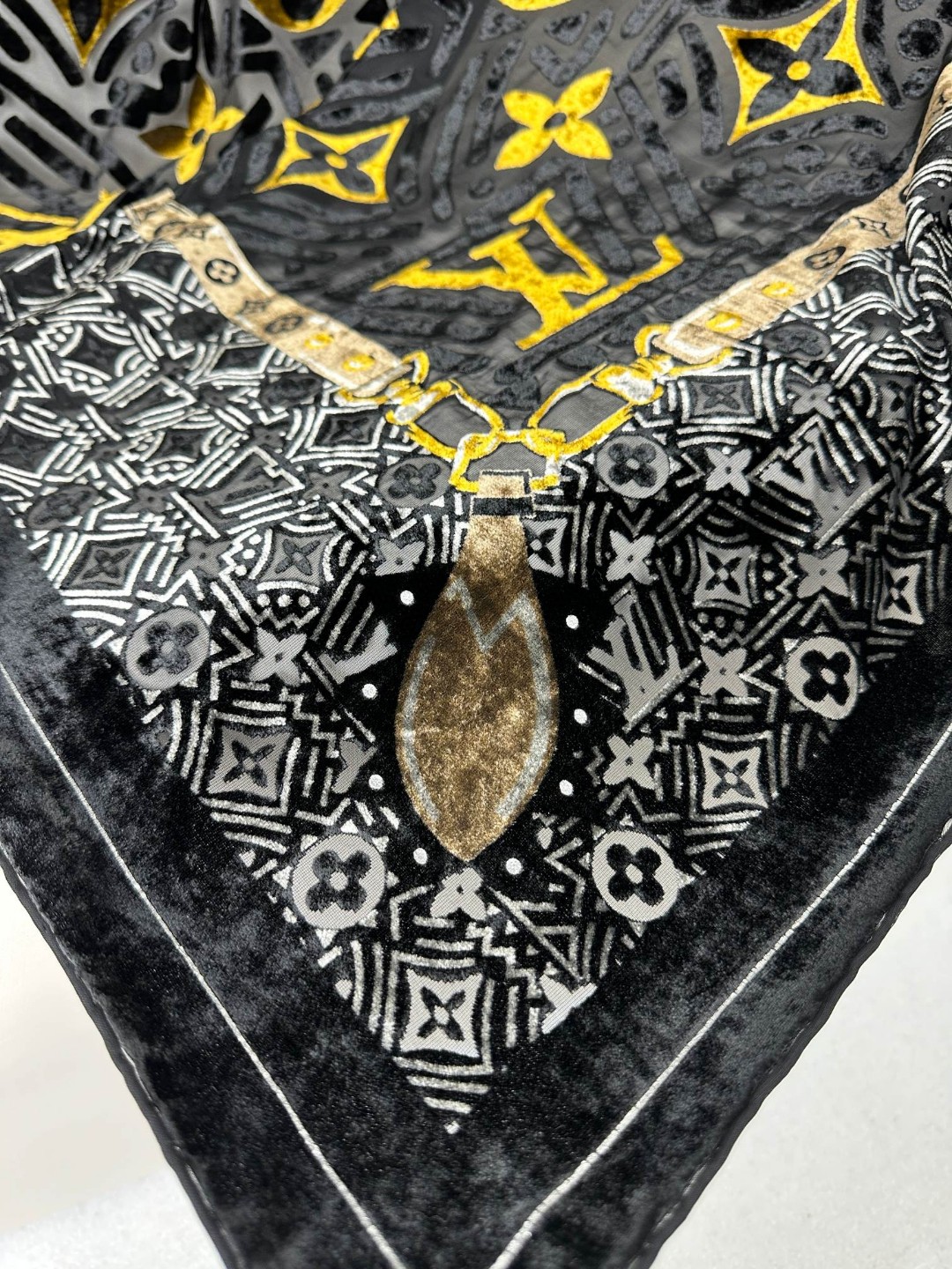 LV 真丝加羊绒方巾