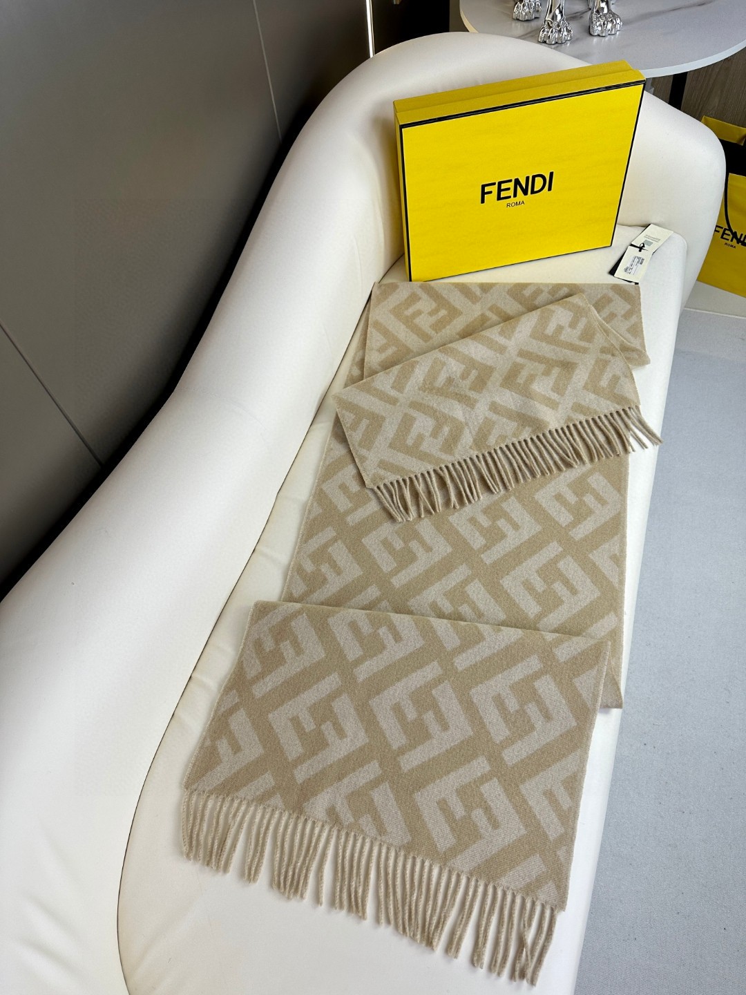 FENDI 提花织纹 FF图案 长款流苏围巾