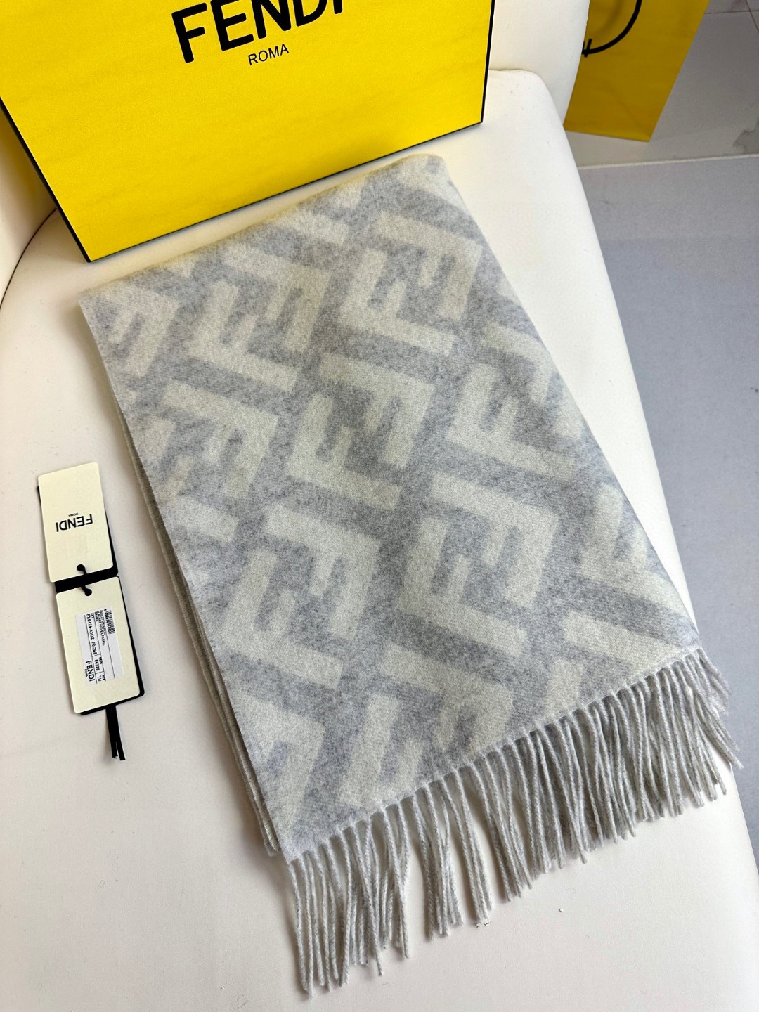 FENDI 提花织纹 FF图案 长款流苏围巾