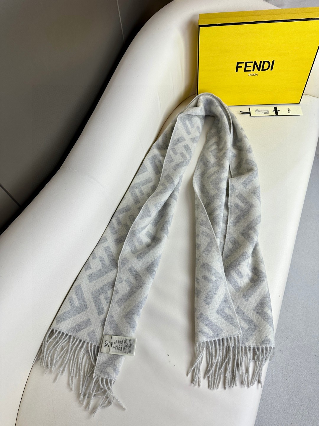 FENDI 提花织纹 FF图案 长款流苏围巾