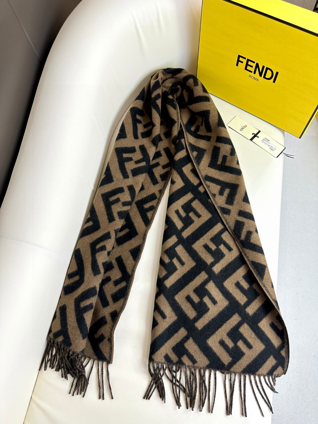 FENDI 提花织纹 FF图案 长款流苏围巾