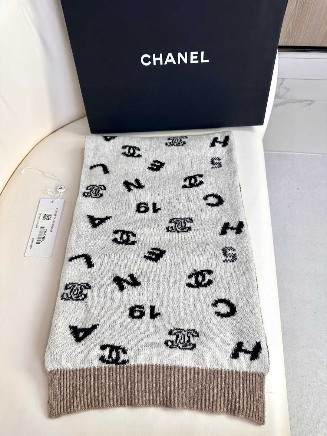 CHANEL 专柜款羊绒围巾