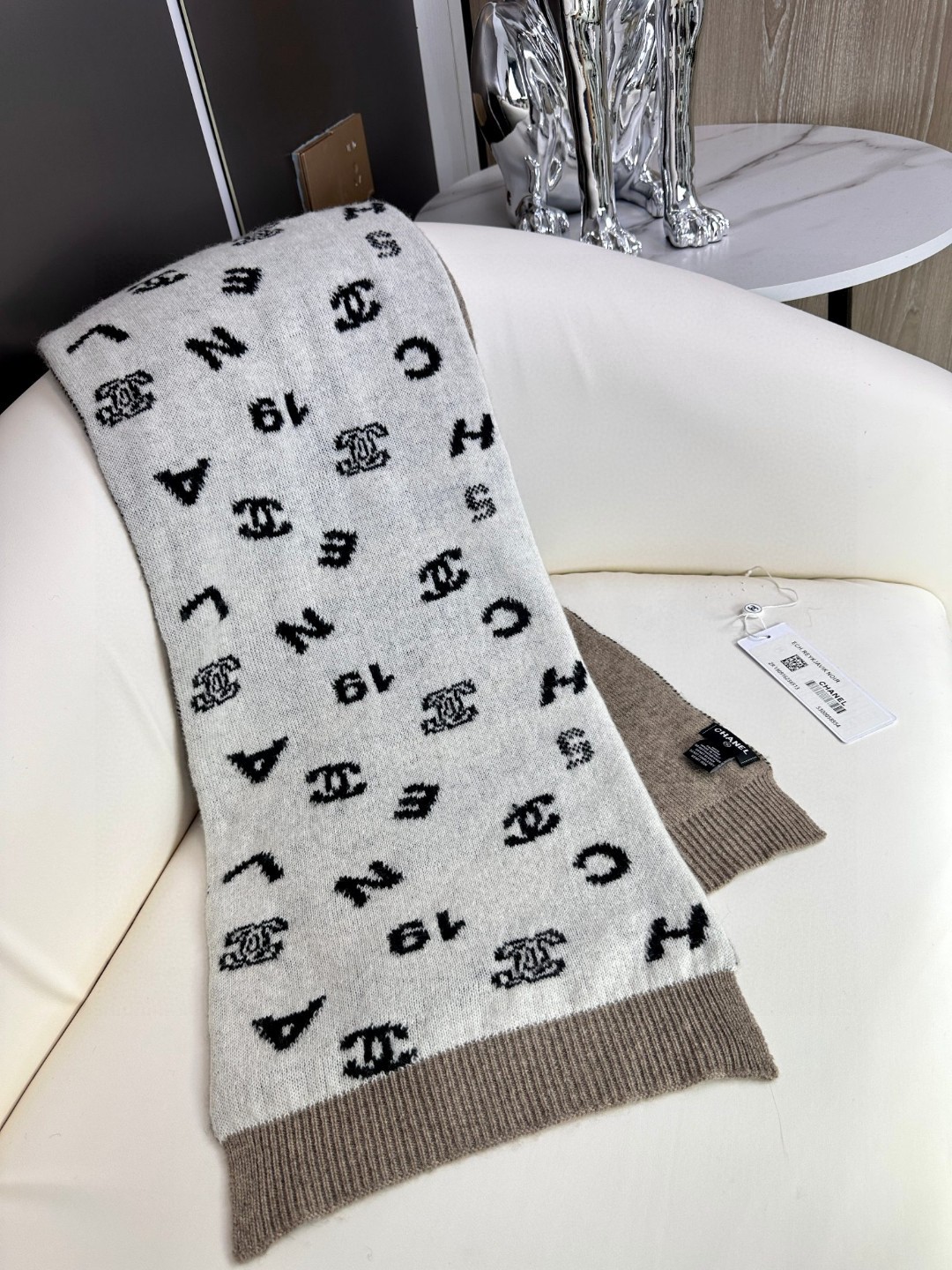 CHANEL 专柜款羊绒围巾