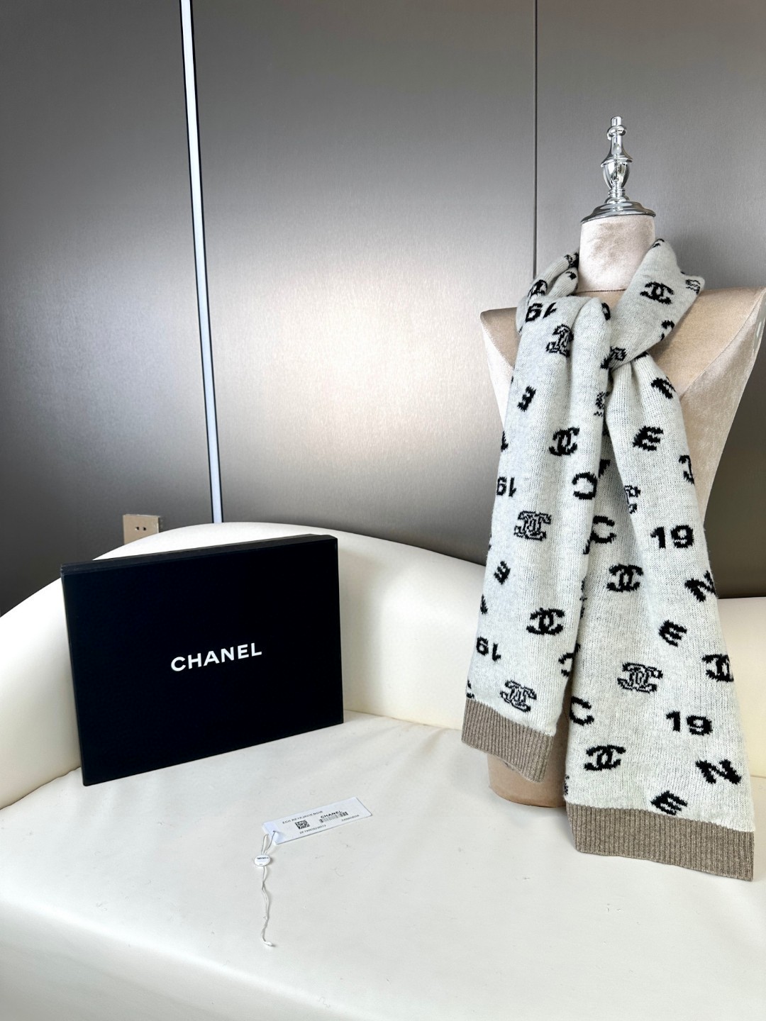 CHANEL 专柜款羊绒围巾