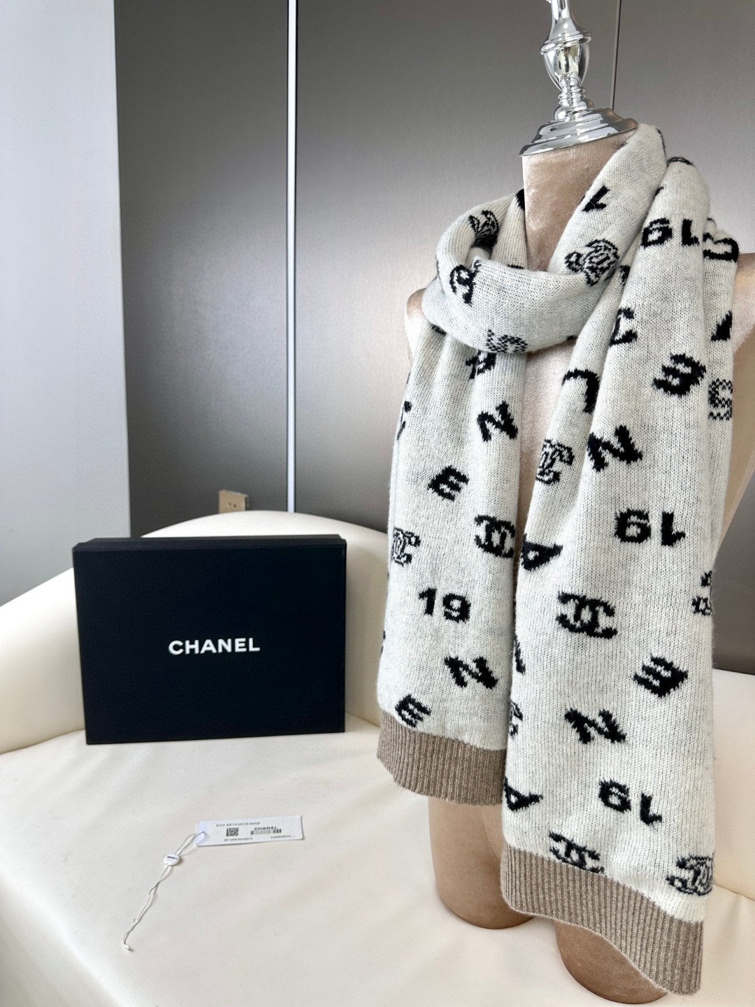 CHANEL 专柜款羊绒围巾