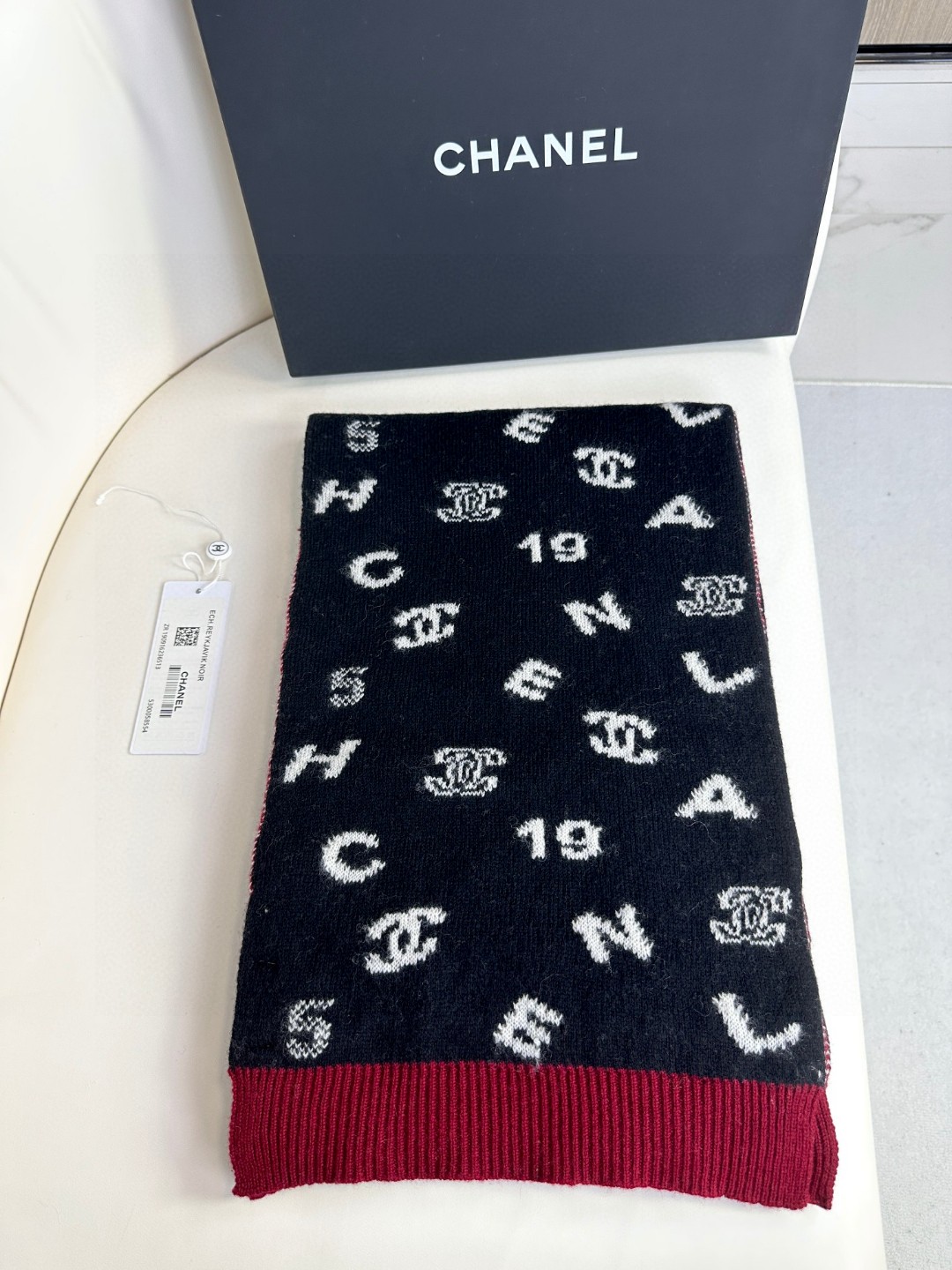 CHANEL 专柜款羊绒围巾
