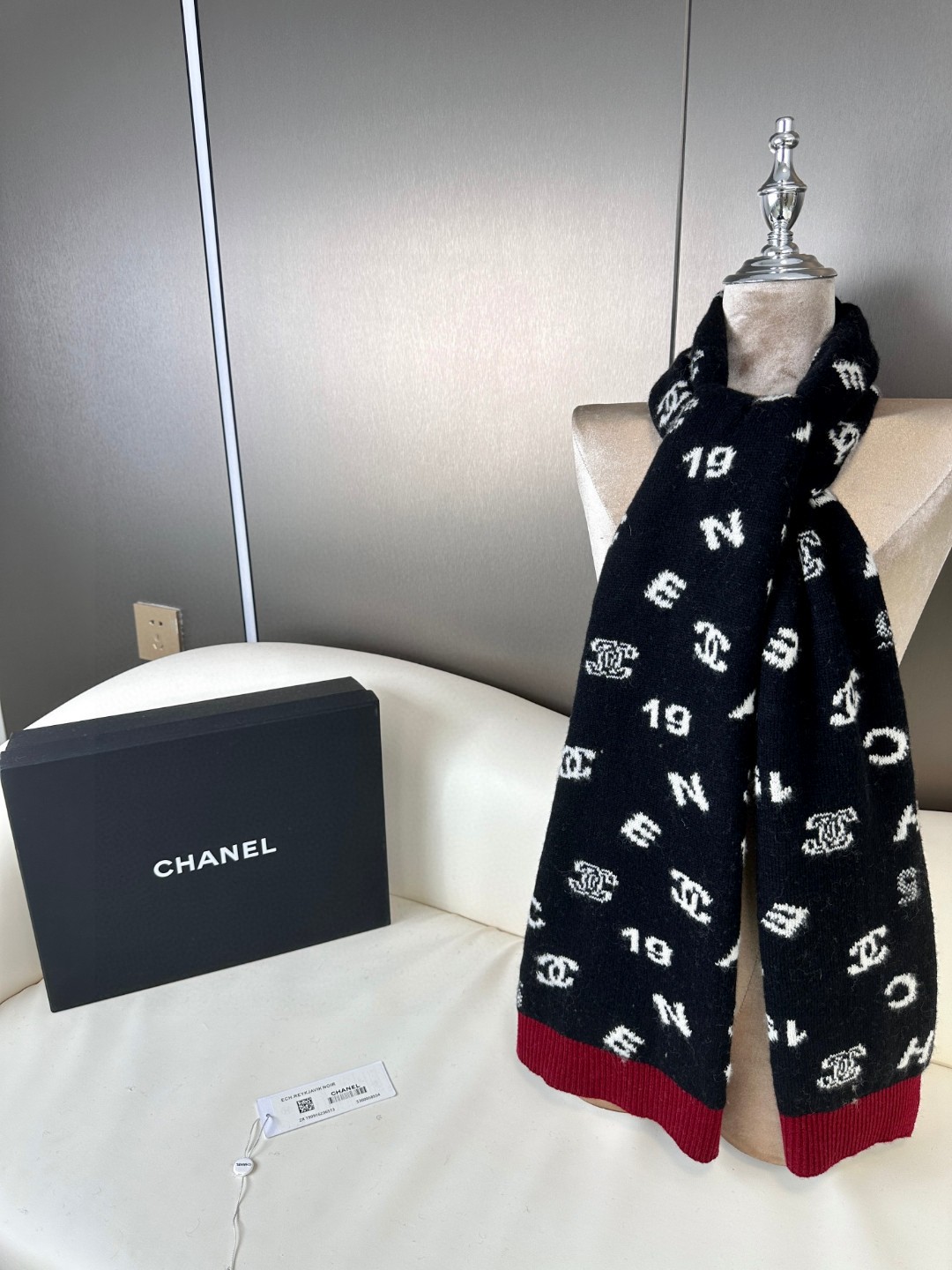 CHANEL 专柜款羊绒围巾