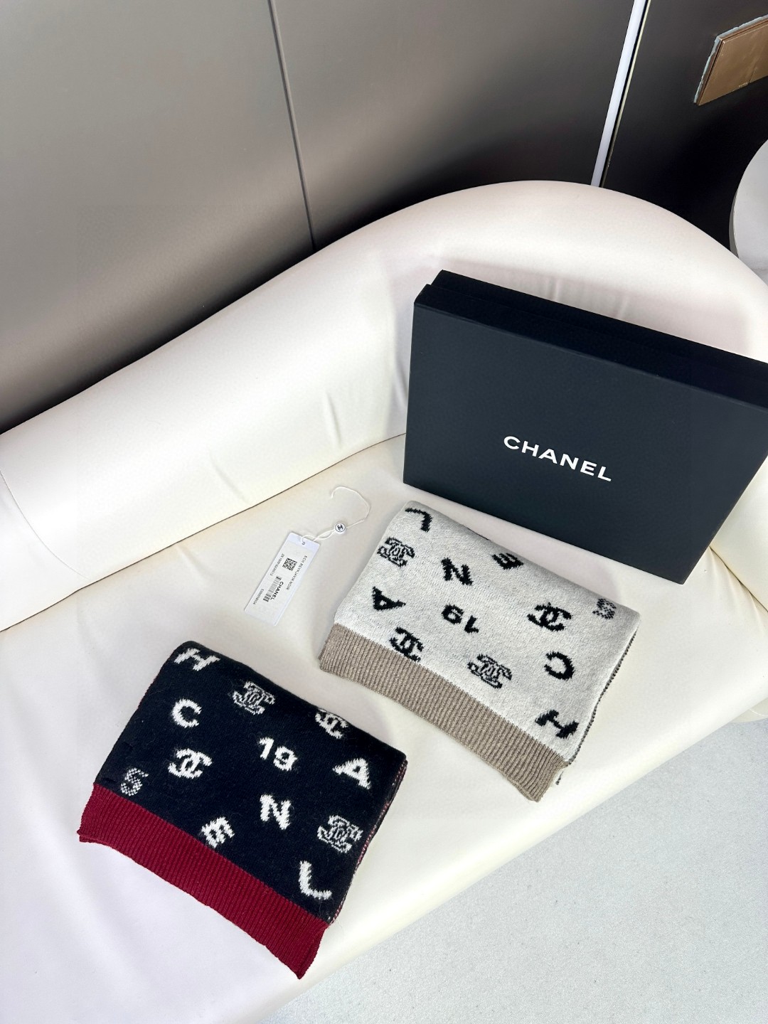 CHANEL 专柜款羊绒围巾