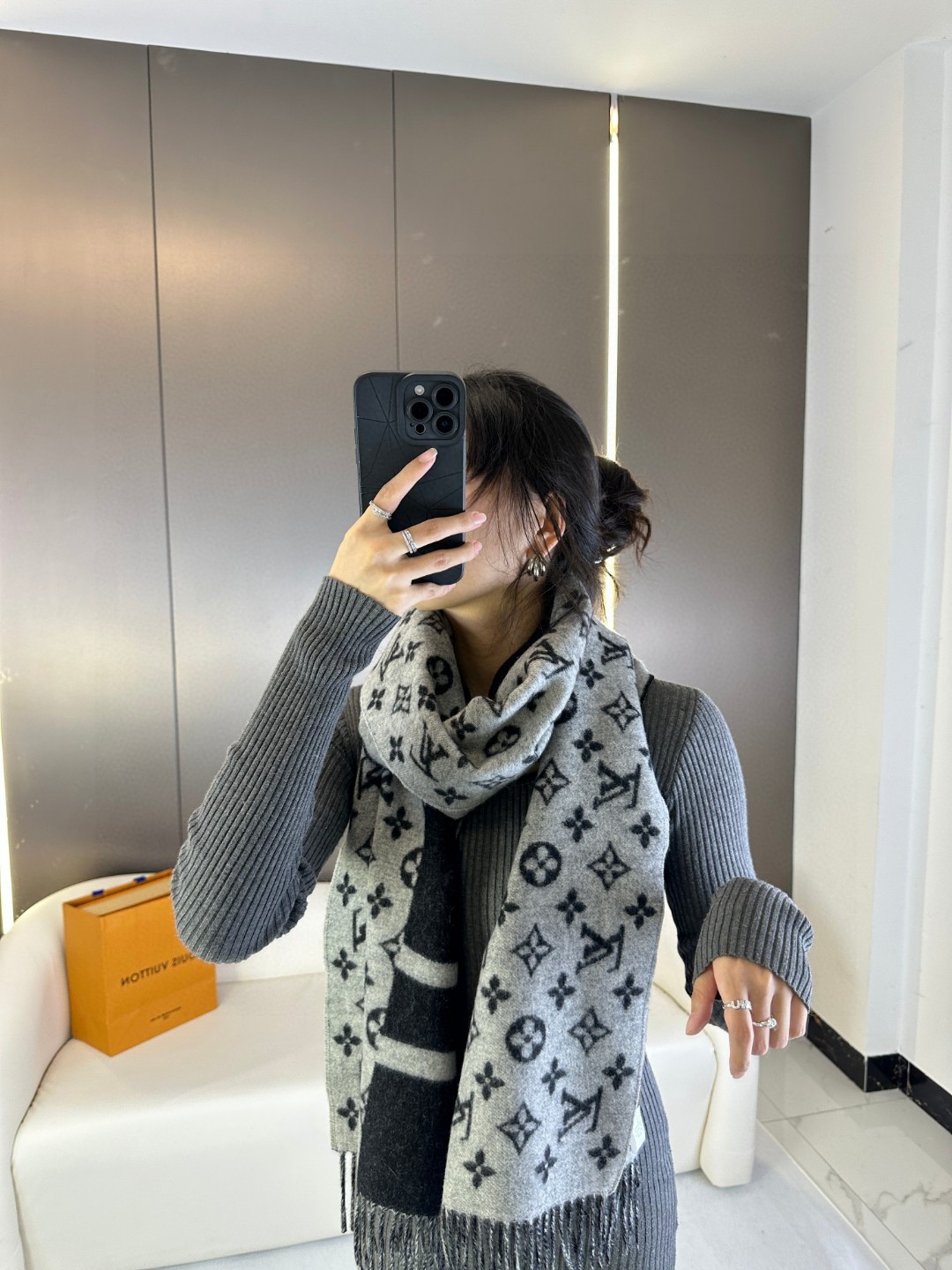 LV 双拼色 羊绒小披肩
