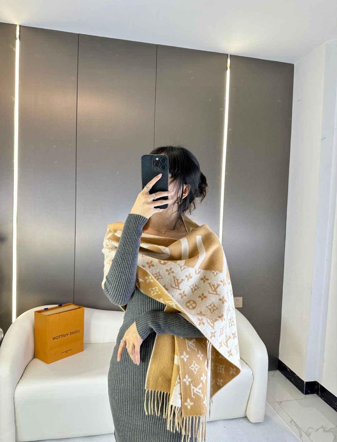 LV 双拼色 羊绒小披肩