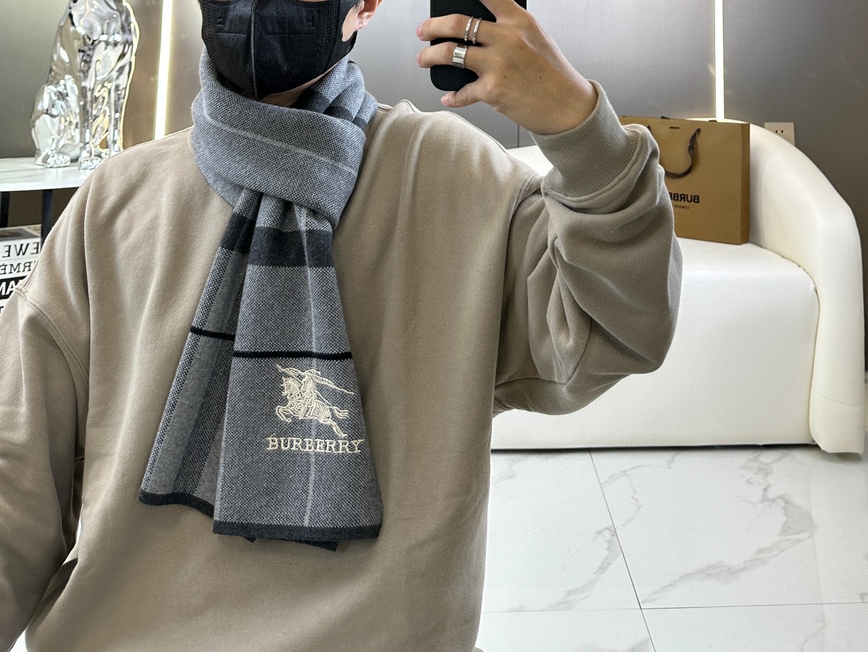 Burberry巴宝莉 经典战马格纹 高端男士围巾