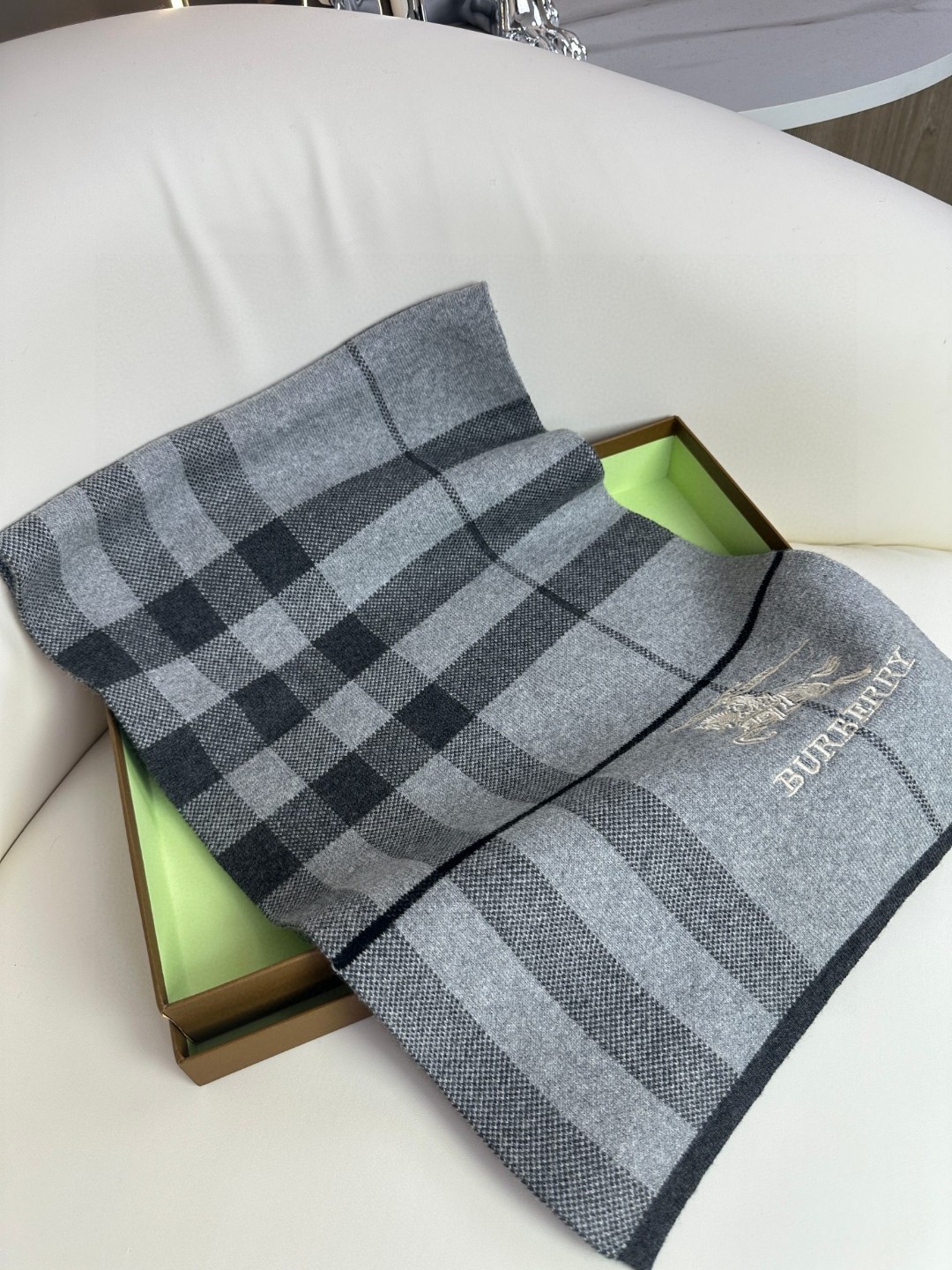 Burberry巴宝莉 经典战马格纹 高端男士围巾